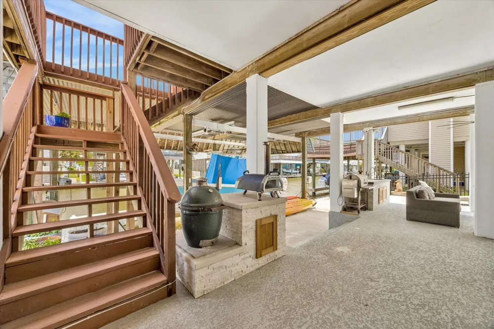 506 Westerly Drive Tiki Island, TX 77554