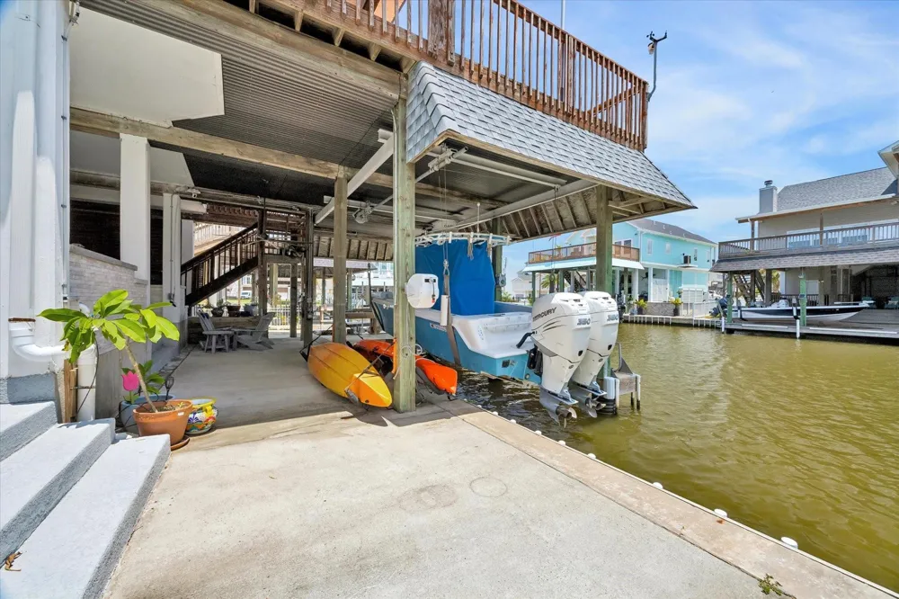 506 Westerly Drive Tiki Island, TX 77554