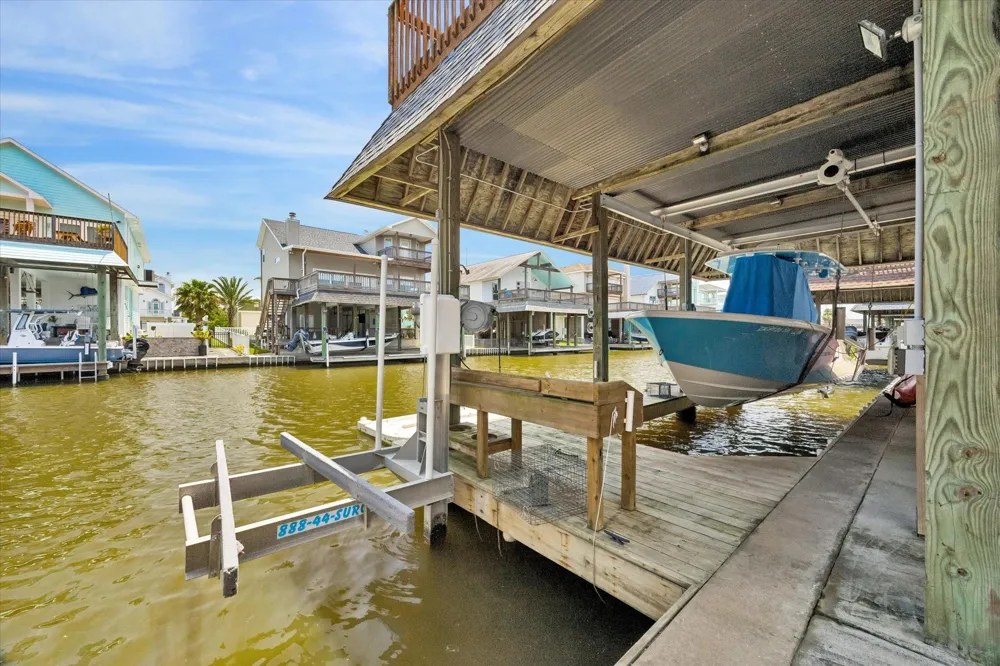 506 Westerly Drive Tiki Island, TX 77554