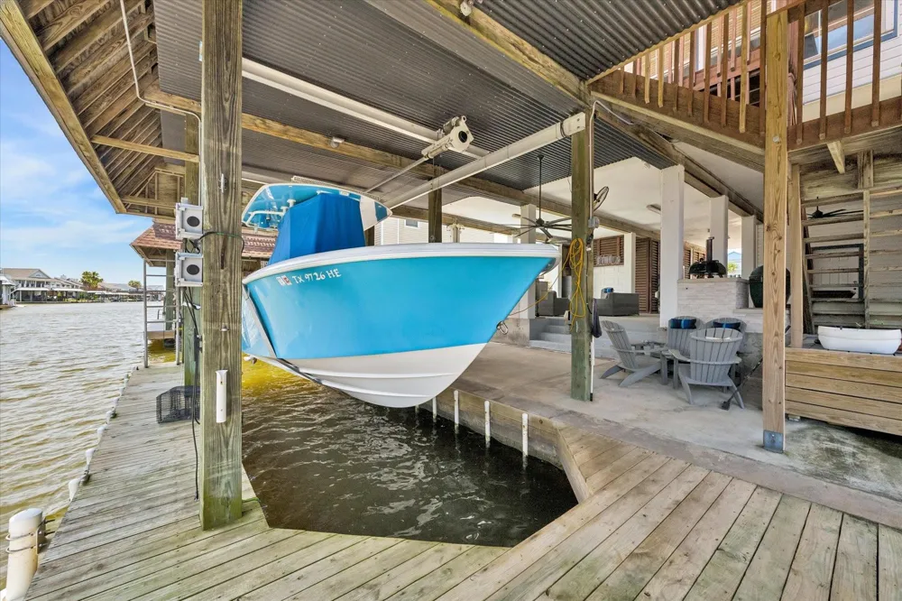 506 Westerly Drive Tiki Island, TX 77554