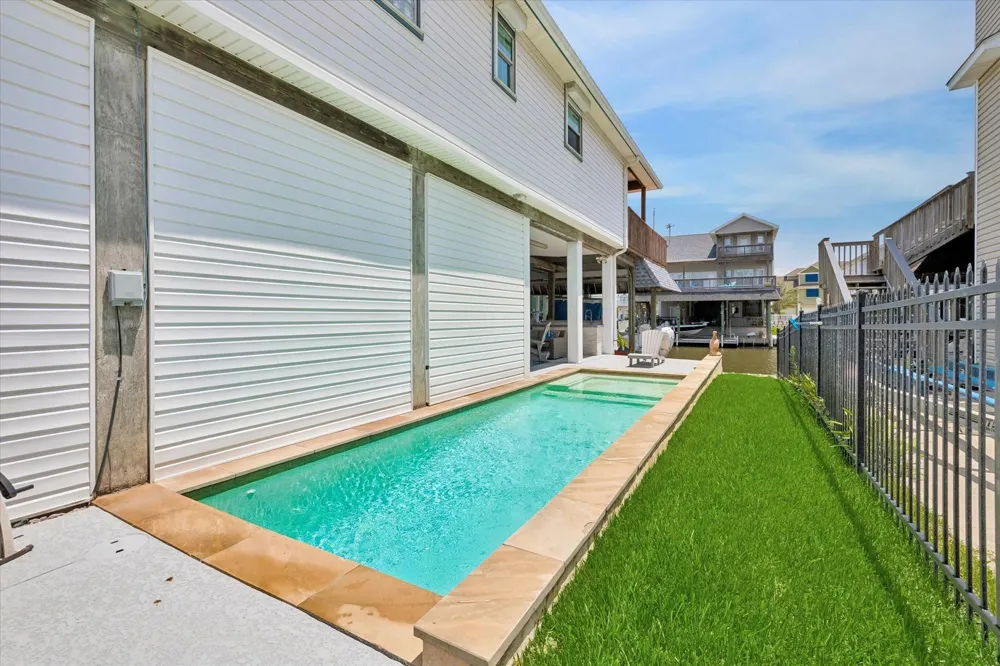 506 Westerly Drive Tiki Island, TX 77554