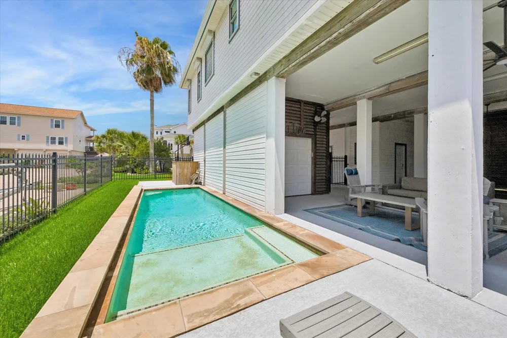 506 Westerly Drive Tiki Island, TX 77554
