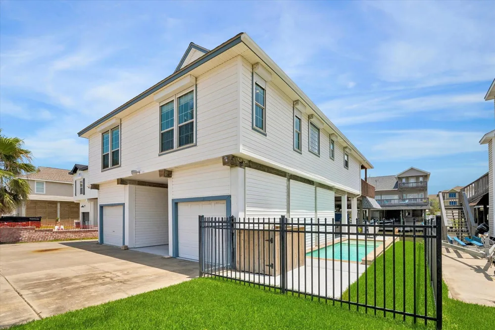 506 Westerly Drive Tiki Island, TX 77554