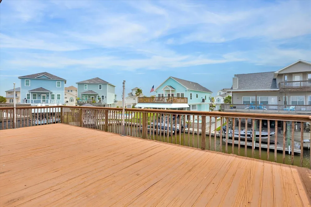 506 Westerly Drive Tiki Island, TX 77554
