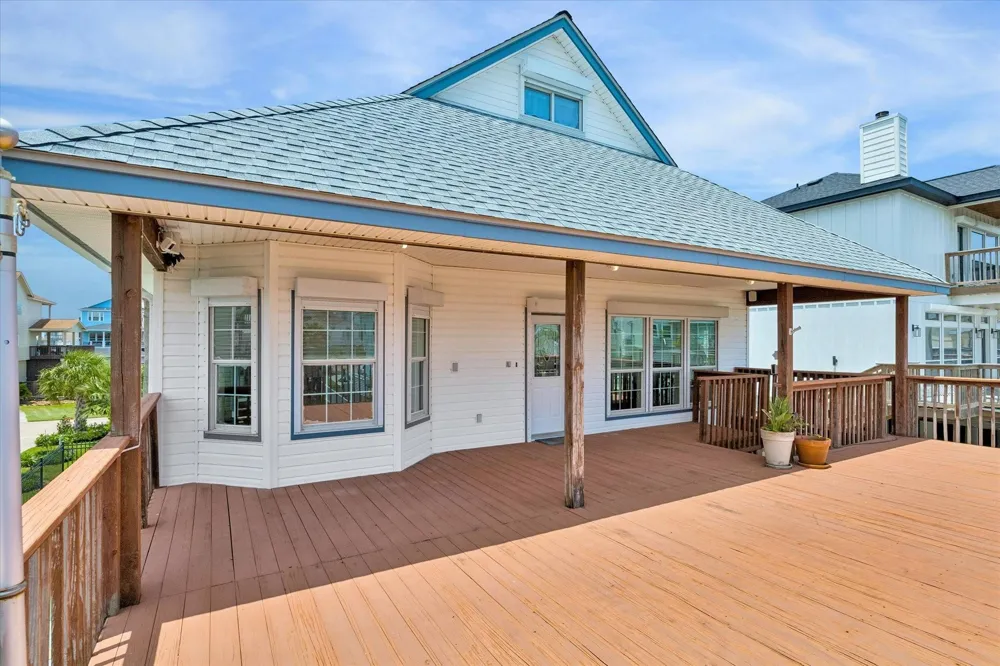 506 Westerly Drive Tiki Island, TX 77554