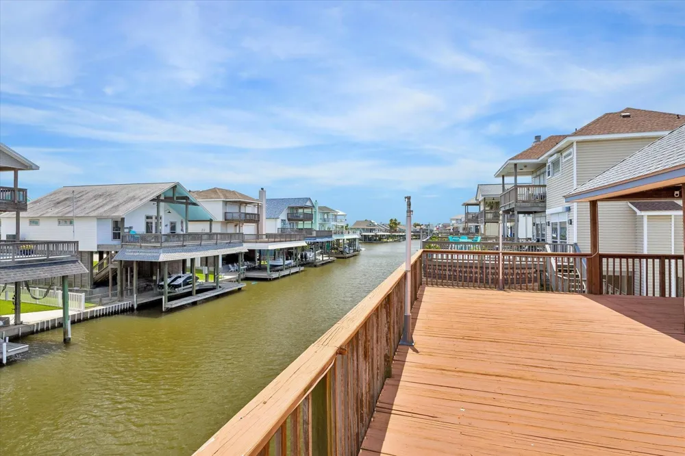 506 Westerly Drive Tiki Island, TX 77554