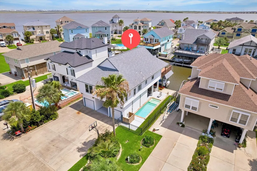 506 Westerly Drive Tiki Island, TX 77554