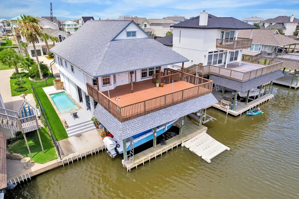 506 Westerly Drive Tiki Island, TX 77554