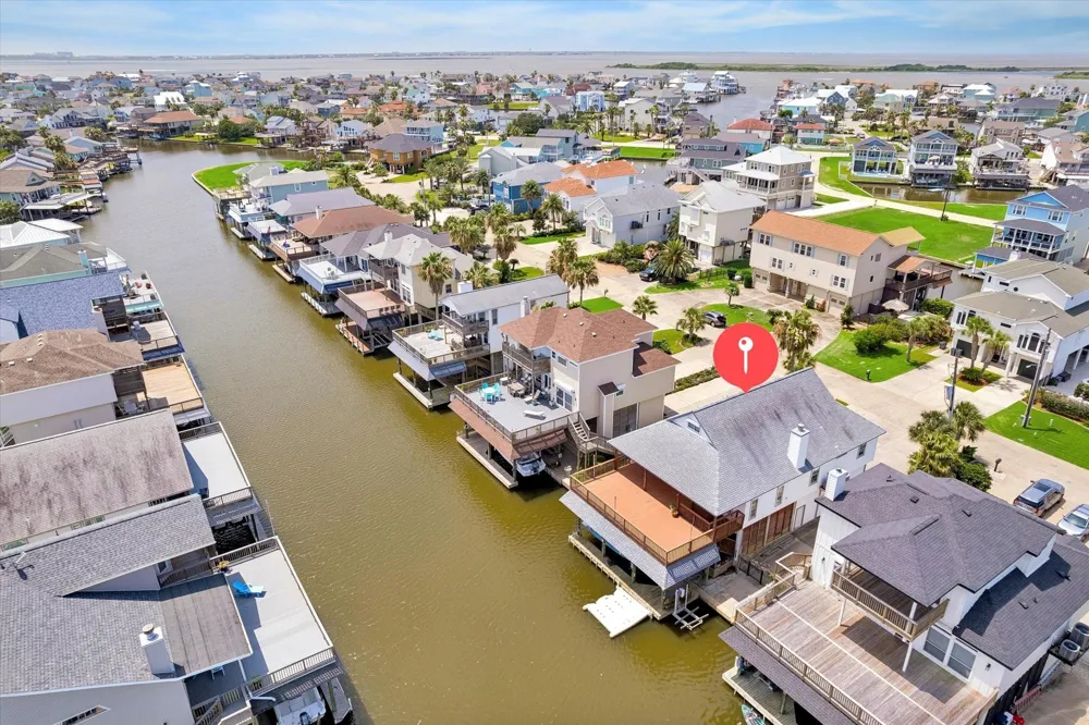 506 Westerly Drive Tiki Island, TX 77554