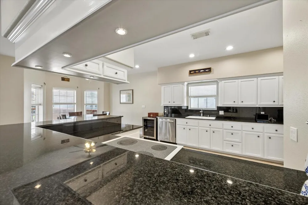 506 Westerly Drive Tiki Island, TX 77554