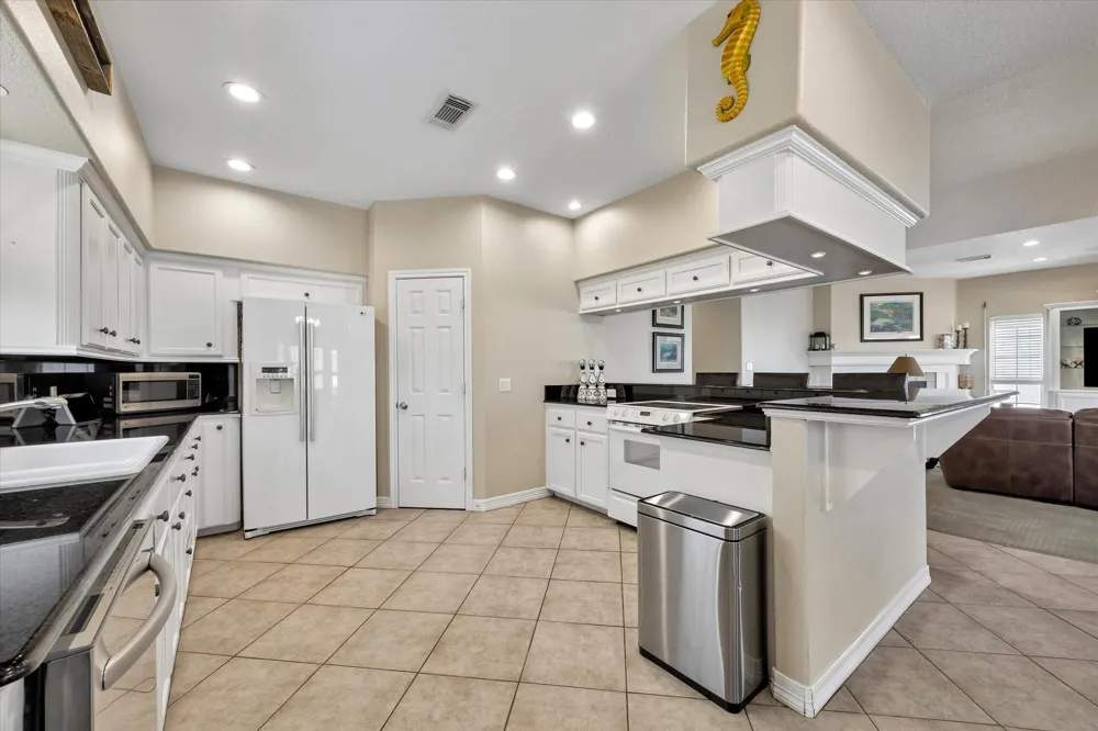 506 Westerly Drive Tiki Island, TX 77554