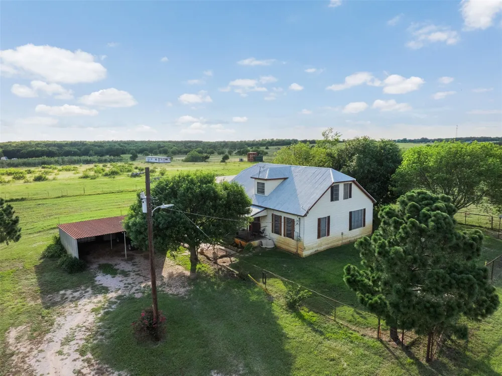 1546 County Road 203 Paige, TX 78659