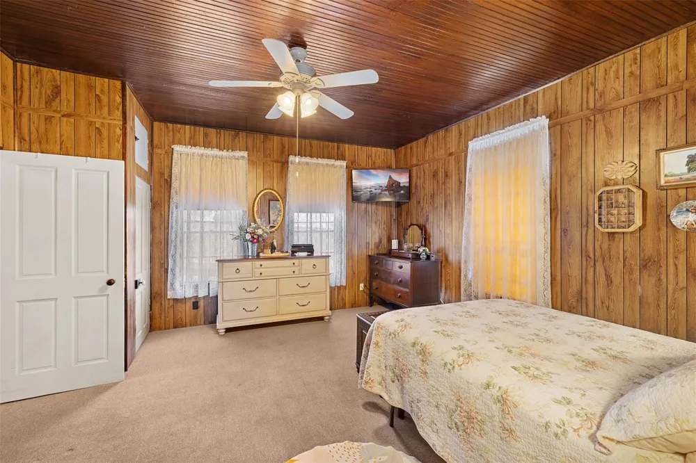 1546 County Road 203 Paige, TX 78659