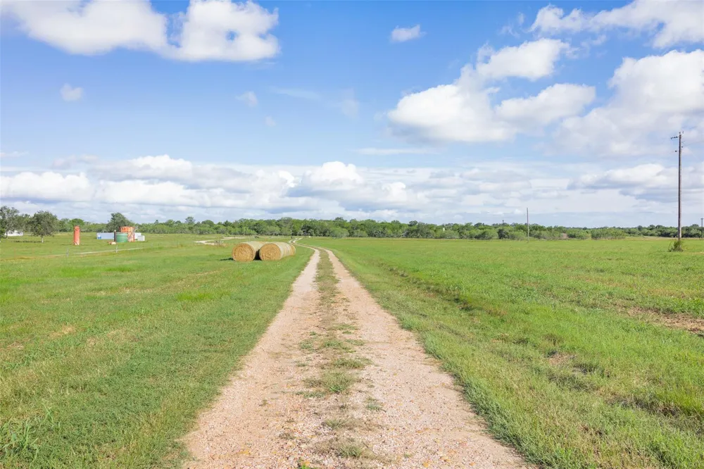 1546 County Road 203 Paige, TX 78659