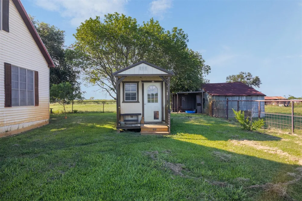 1546 County Road 203 Paige, TX 78659