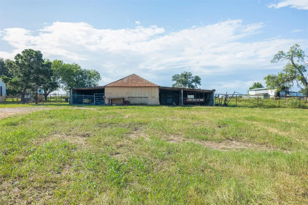 1546 County Road 203 Paige, TX 78659