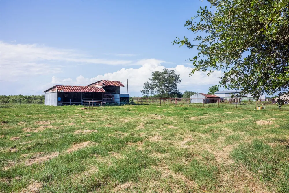 1546 County Road 203 Paige, TX 78659