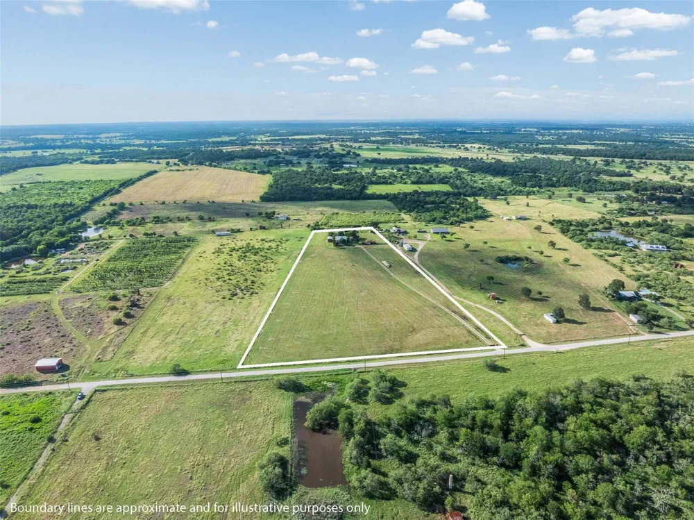 1546 County Road 203 Paige, TX 78659