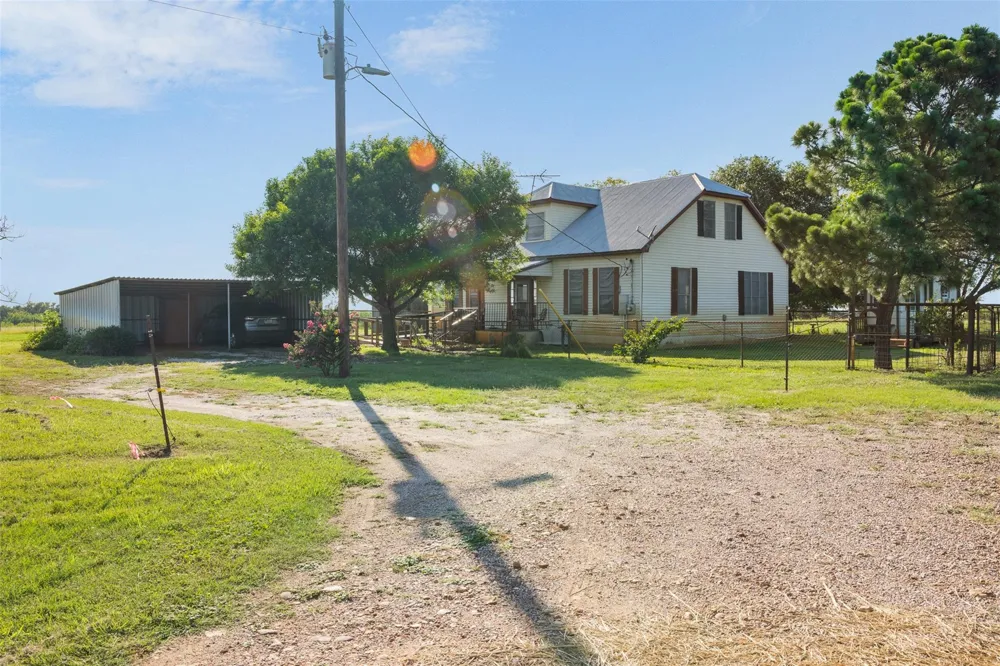 1546 County Road 203 Paige, TX 78659