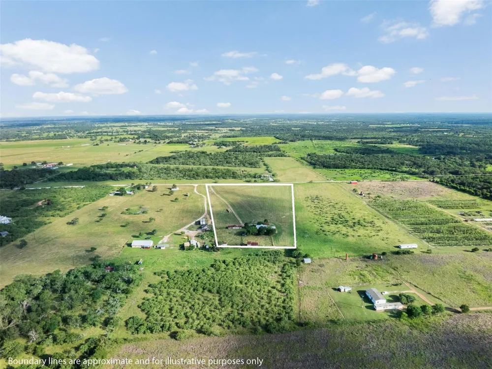 1546 County Road 203 Paige, TX 78659