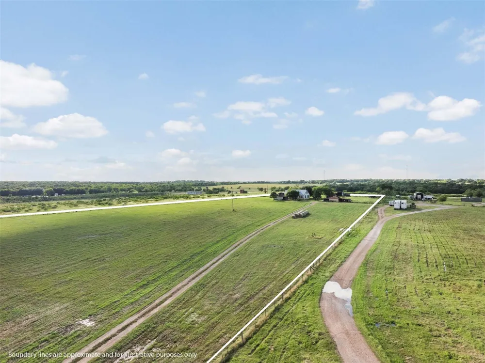 1546 County Road 203 Paige, TX 78659