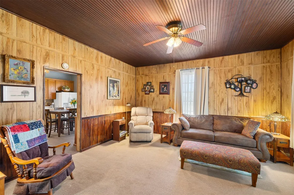 1546 County Road 203 Paige, TX 78659