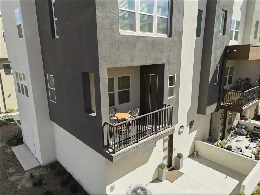27013 Hummingbird Lane Valencia, CA 91381