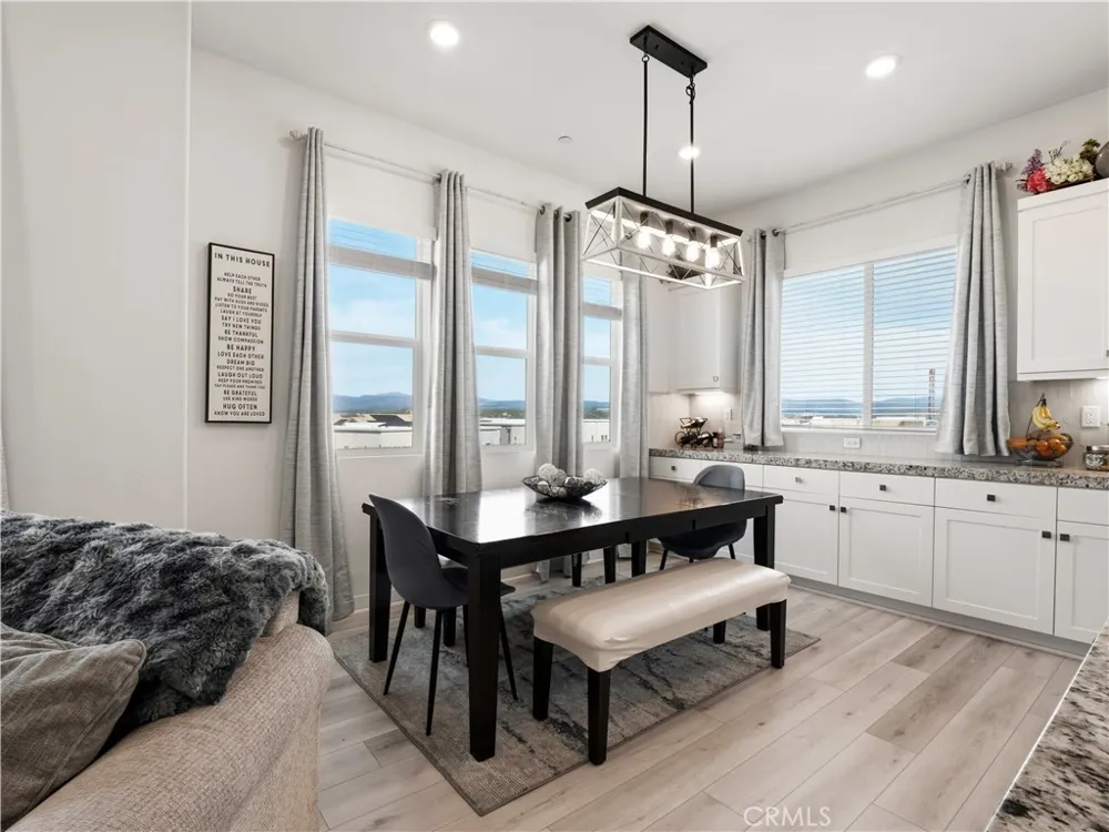 27013 Hummingbird Lane Valencia, CA 91381