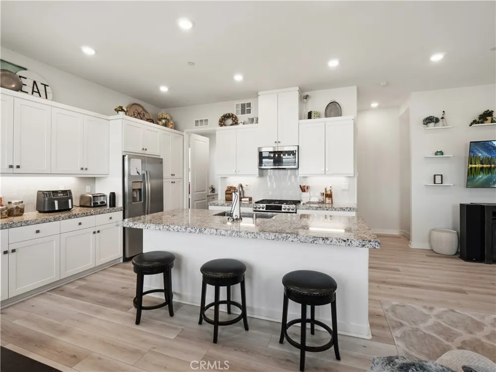 27013 Hummingbird Lane Valencia, CA 91381