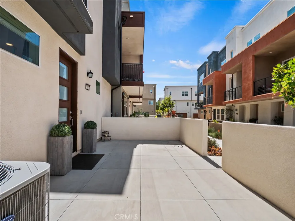 27013 Hummingbird Lane Valencia, CA 91381