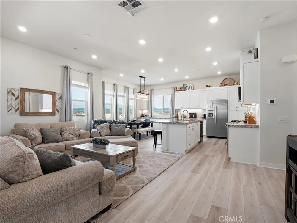27013 Hummingbird Lane Valencia, CA 91381