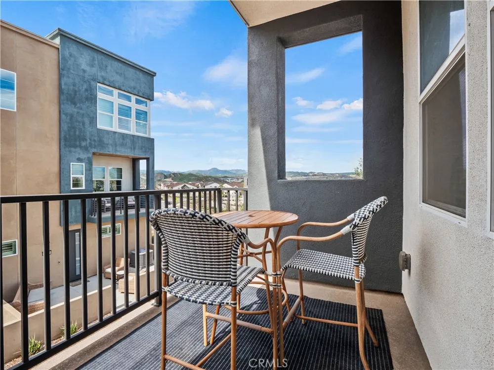 27013 Hummingbird Lane Valencia, CA 91381