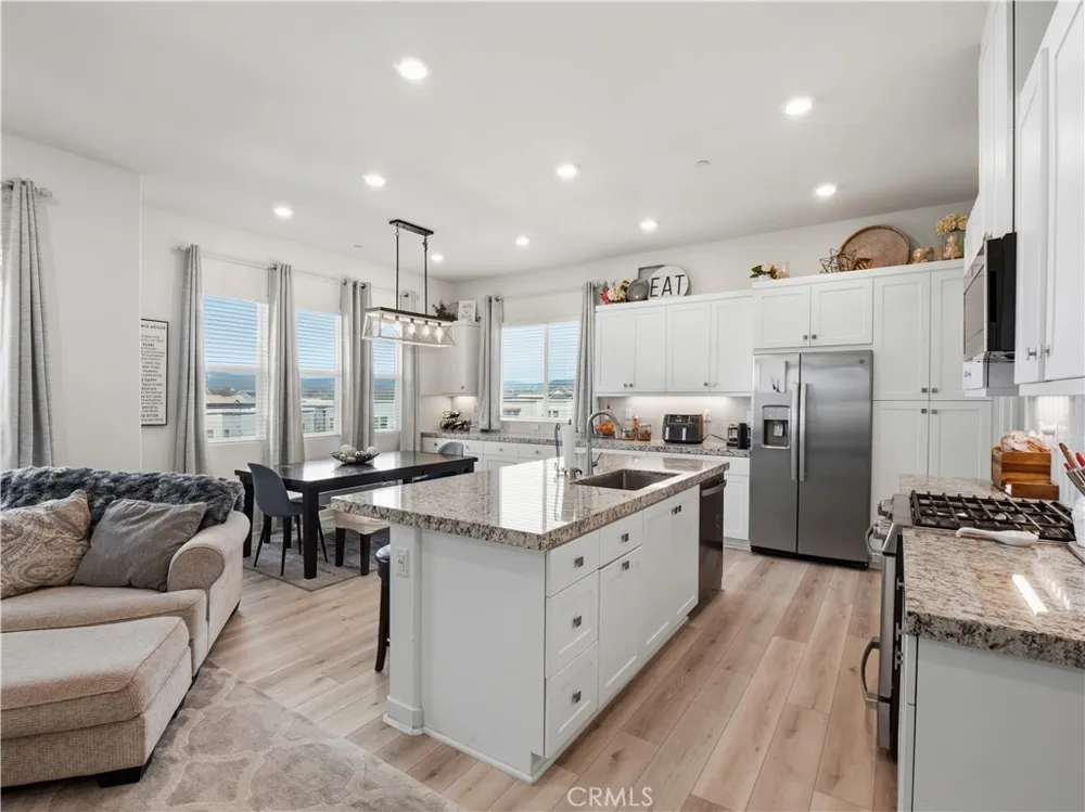 27013 Hummingbird Lane Valencia, CA 91381