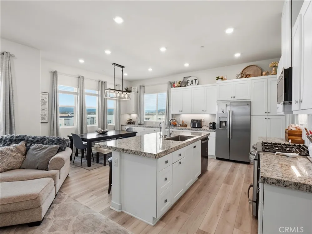 27013 Hummingbird Lane Valencia, CA 91381