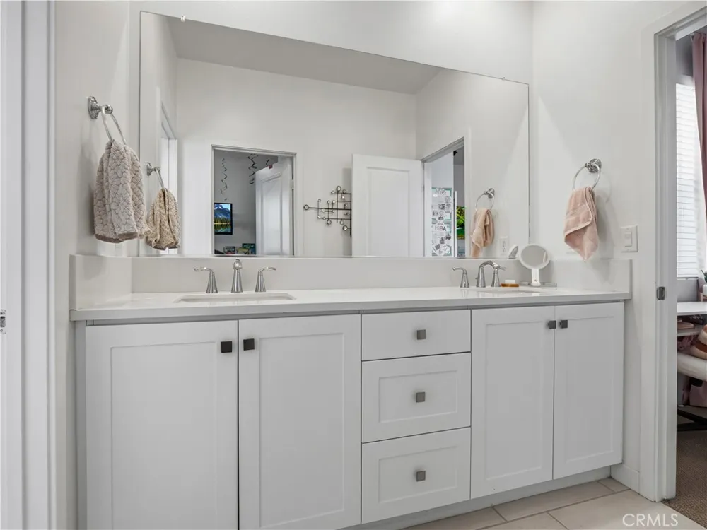 27013 Hummingbird Lane Valencia, CA 91381