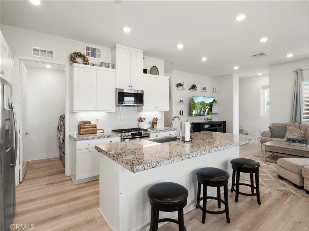 27013 Hummingbird Lane Valencia, CA 91381