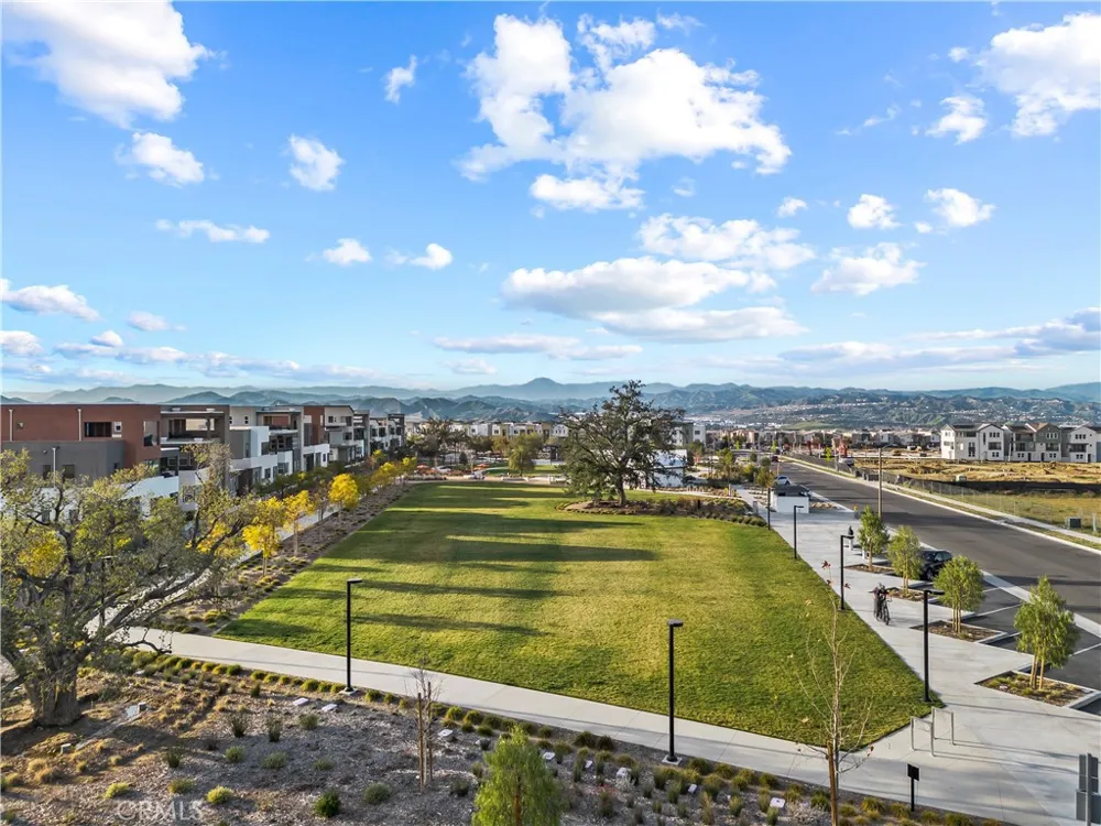 27013 Hummingbird Lane Valencia, CA 91381