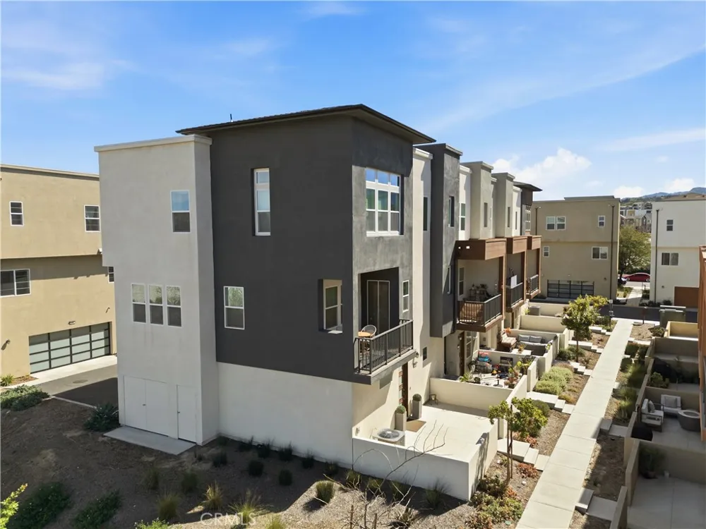 27013 Hummingbird Lane Valencia, CA 91381