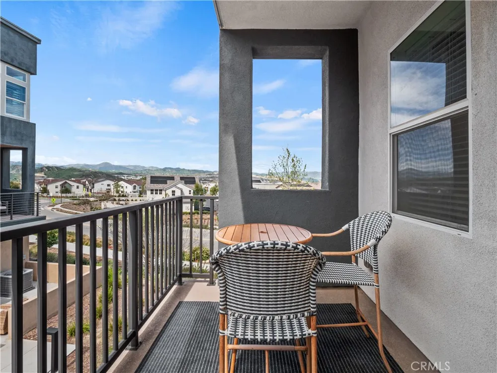 27013 Hummingbird Lane Valencia, CA 91381