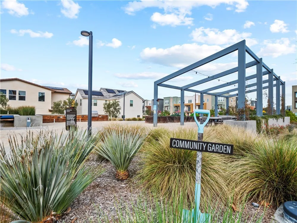 27013 Hummingbird Lane Valencia, CA 91381