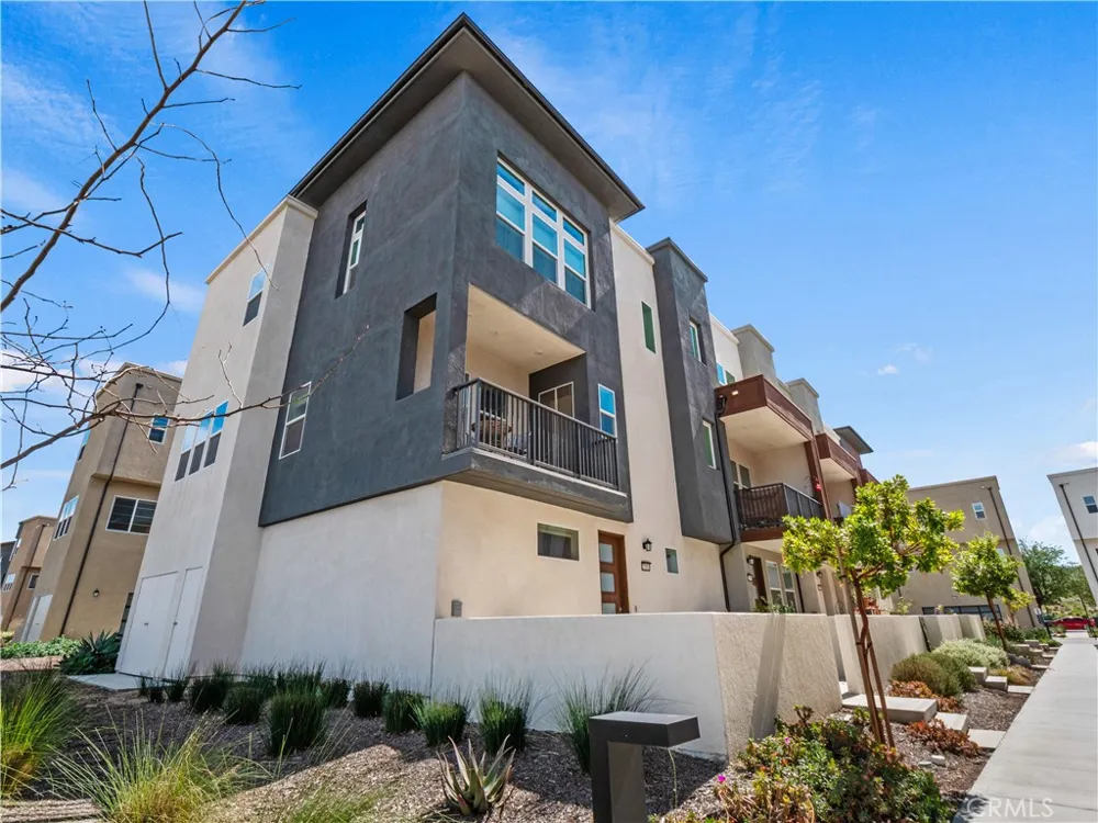 27013 Hummingbird Lane Valencia, CA 91381