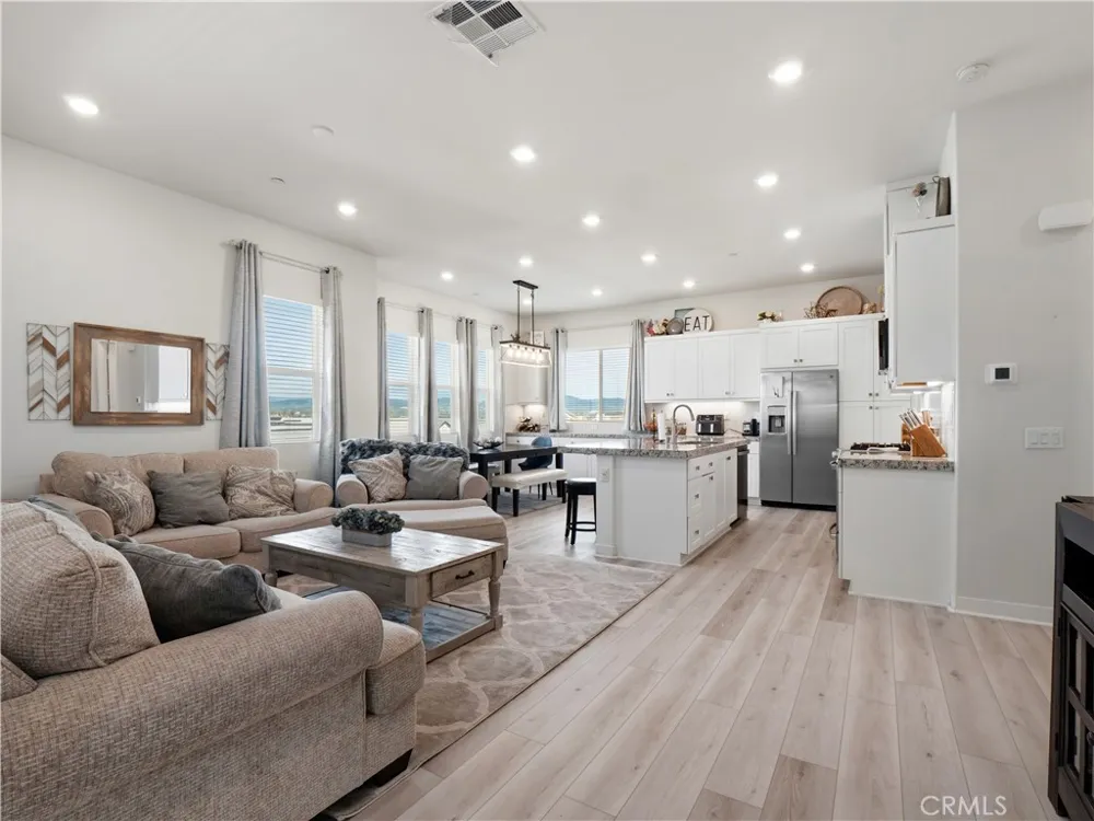 27013 Hummingbird Lane Valencia, CA 91381