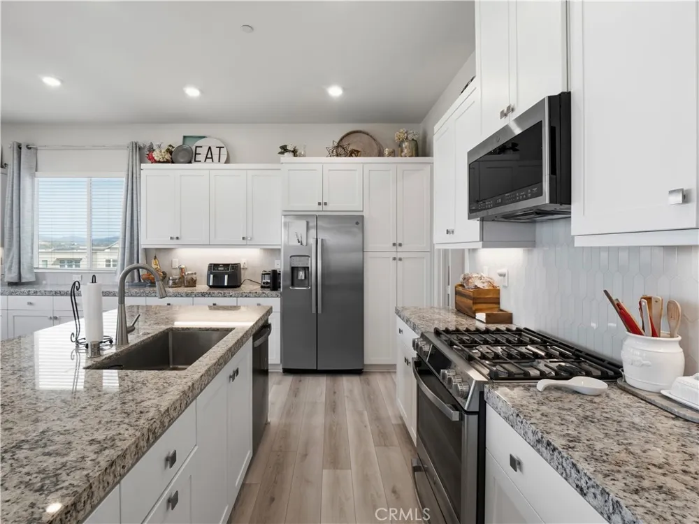 27013 Hummingbird Lane Valencia, CA 91381