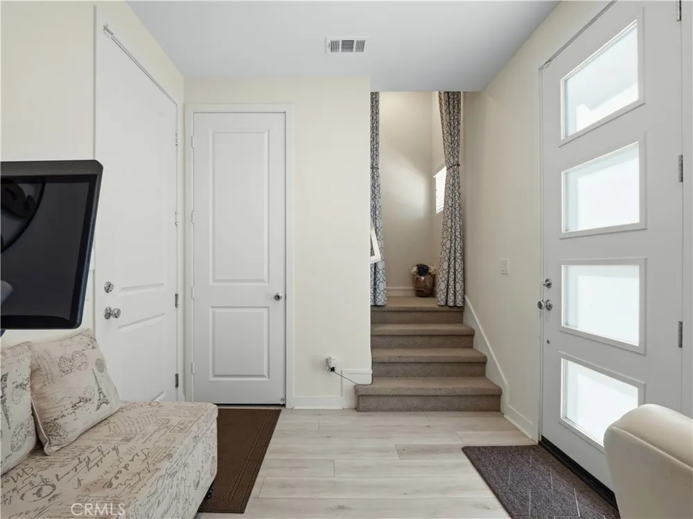 27013 Hummingbird Lane Valencia, CA 91381