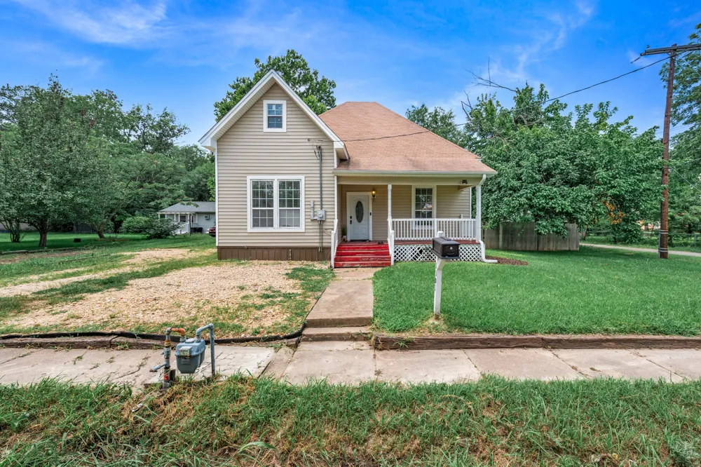 1301 Locust Street Commerce, TX 75428
