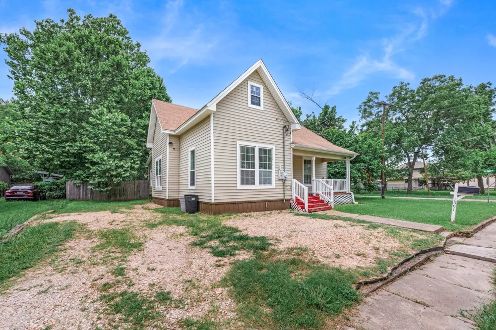 1301 Locust Street Commerce, TX 75428
