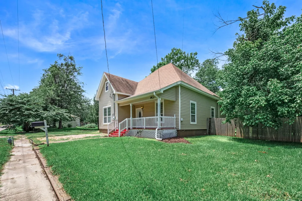 1301 Locust Street Commerce, TX 75428