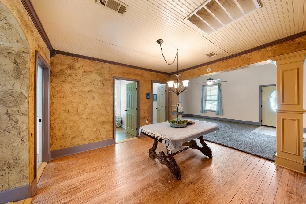 1301 Locust Street Commerce, TX 75428