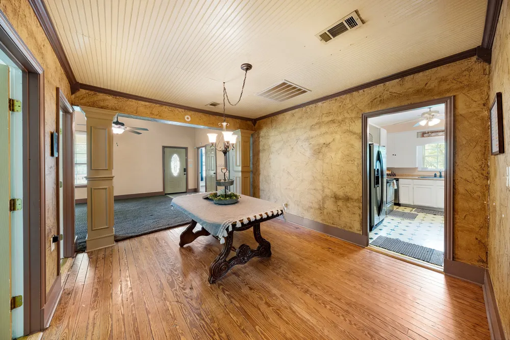 1301 Locust Street Commerce, TX 75428