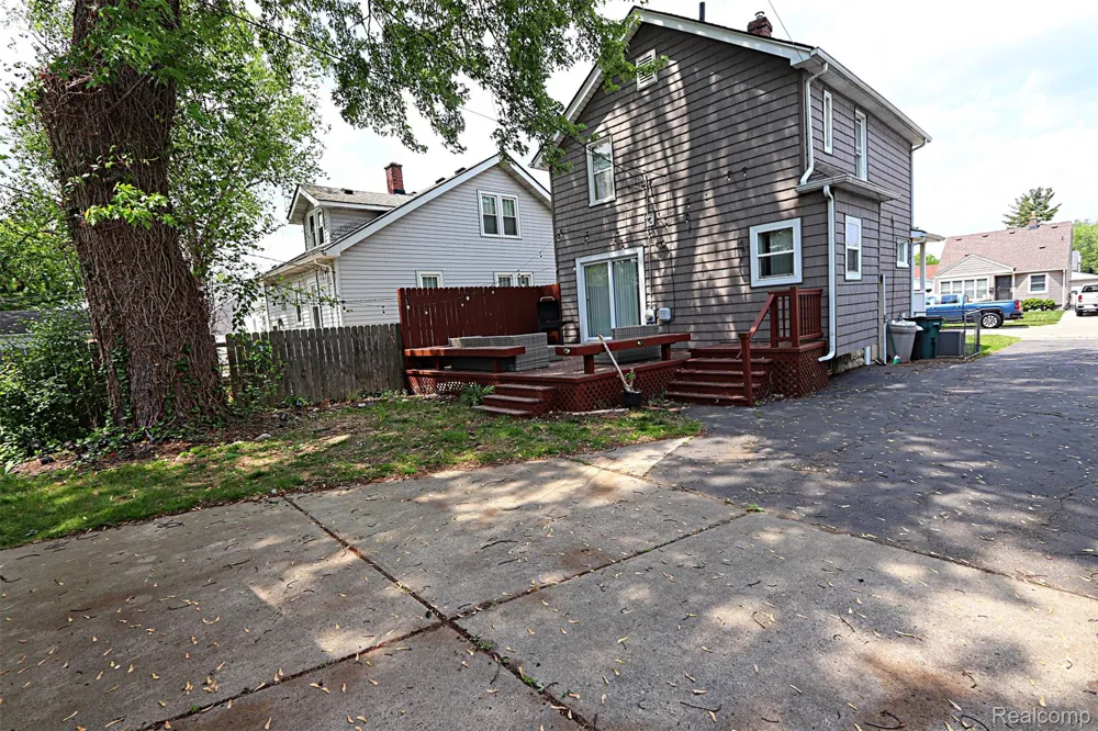 1149 Cambridge Road Berkley City, MI 48072